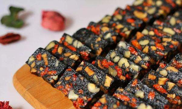 阿胶糕是苦的还是甜的,阿胶为什么吃起来有点苦图1