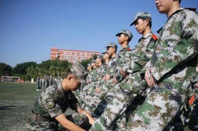 ​军训时全副武装有多少斤
