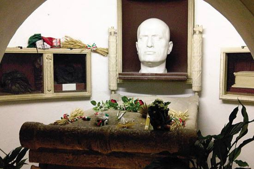 墨索里尼被挂了几天?最终结局是怎样的?