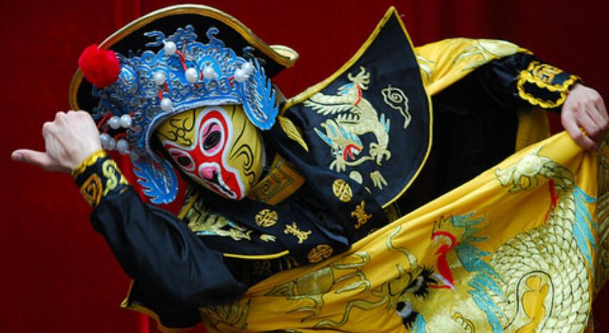 川剧变脸是怎么变的，川剧变脸的原理揭秘