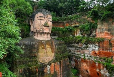 ​乐山大佛在哪里个城市，乐山大佛的传说故事
