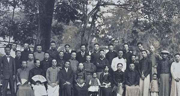 弘一法师的故事个人简介(弘一法师在哪里出家的)