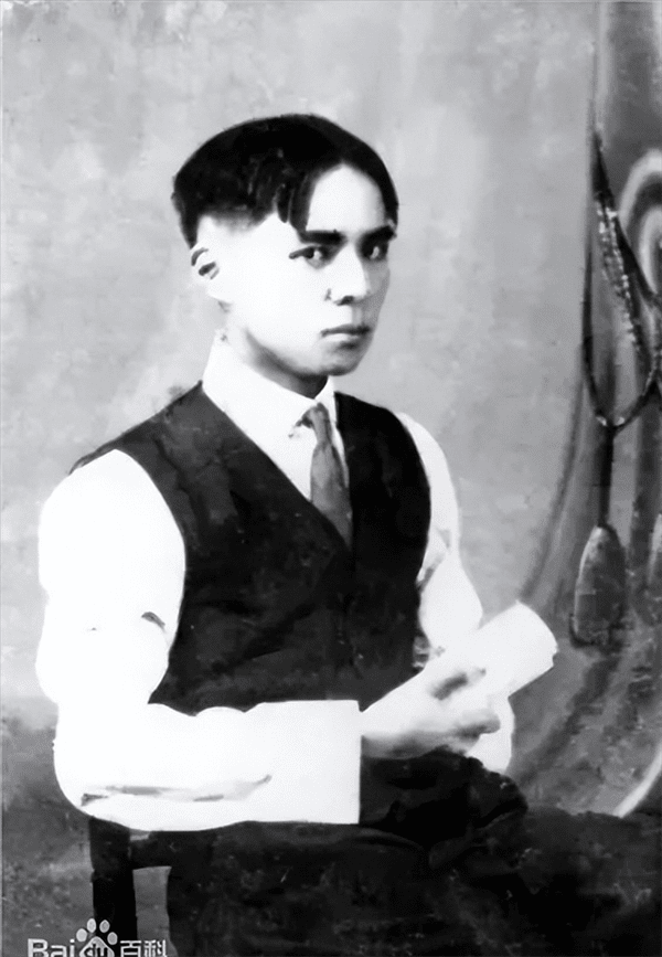 弘一法师的故事个人简介(弘一法师在哪里出家的)