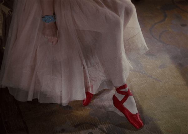 红菱艳故事的隐喻是(红菱艳故事的隐喻是实现自我价值吗)