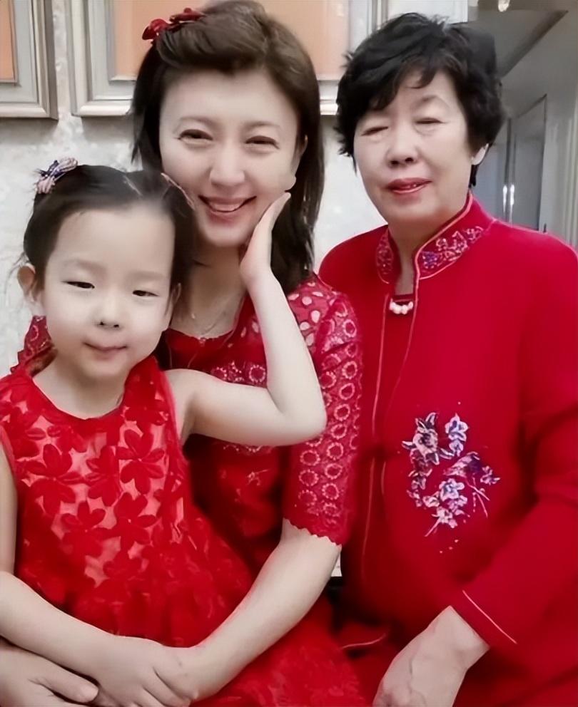 闫学晶简历个人资料简介(闫学晶的个人资料)