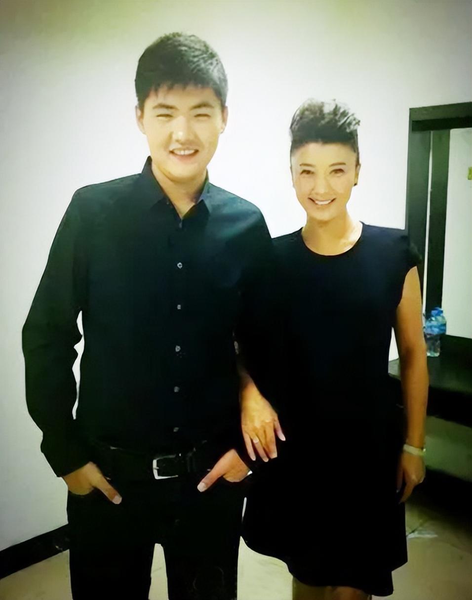 闫学晶简历个人资料简介(闫学晶的个人资料)