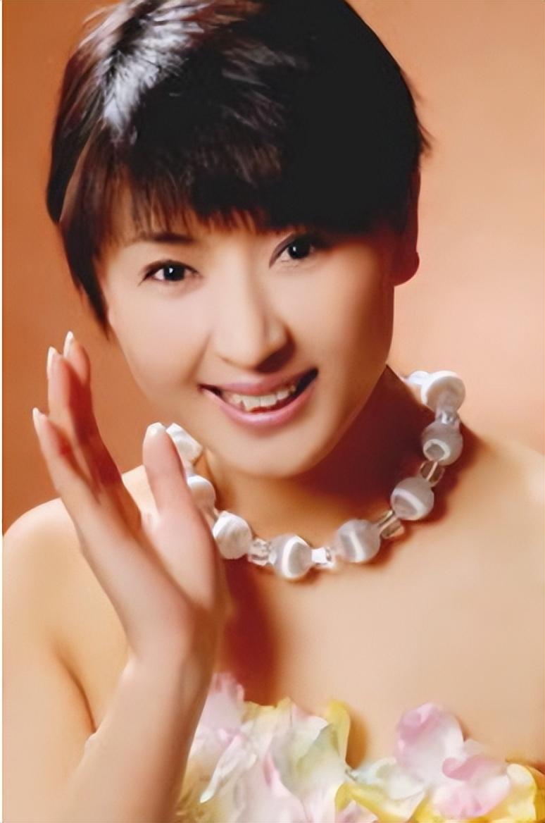 闫学晶简历个人资料简介(闫学晶的个人资料)