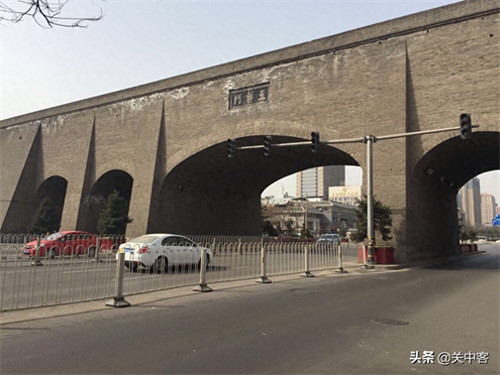 西安城墙是哪个朝代建造的(西安古城墙是翻新的吗)