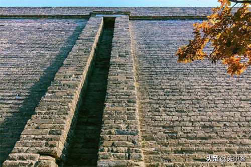 西安城墙是哪个朝代建造的(西安古城墙是翻新的吗)