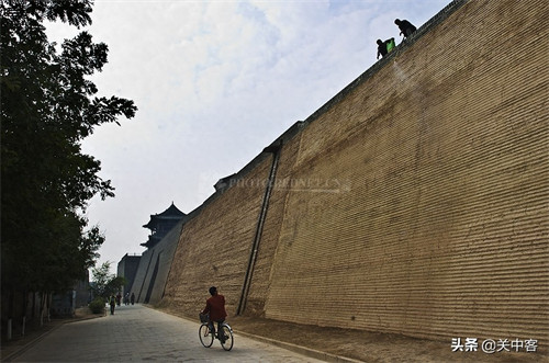 西安城墙是哪个朝代建造的(西安古城墙是翻新的吗)