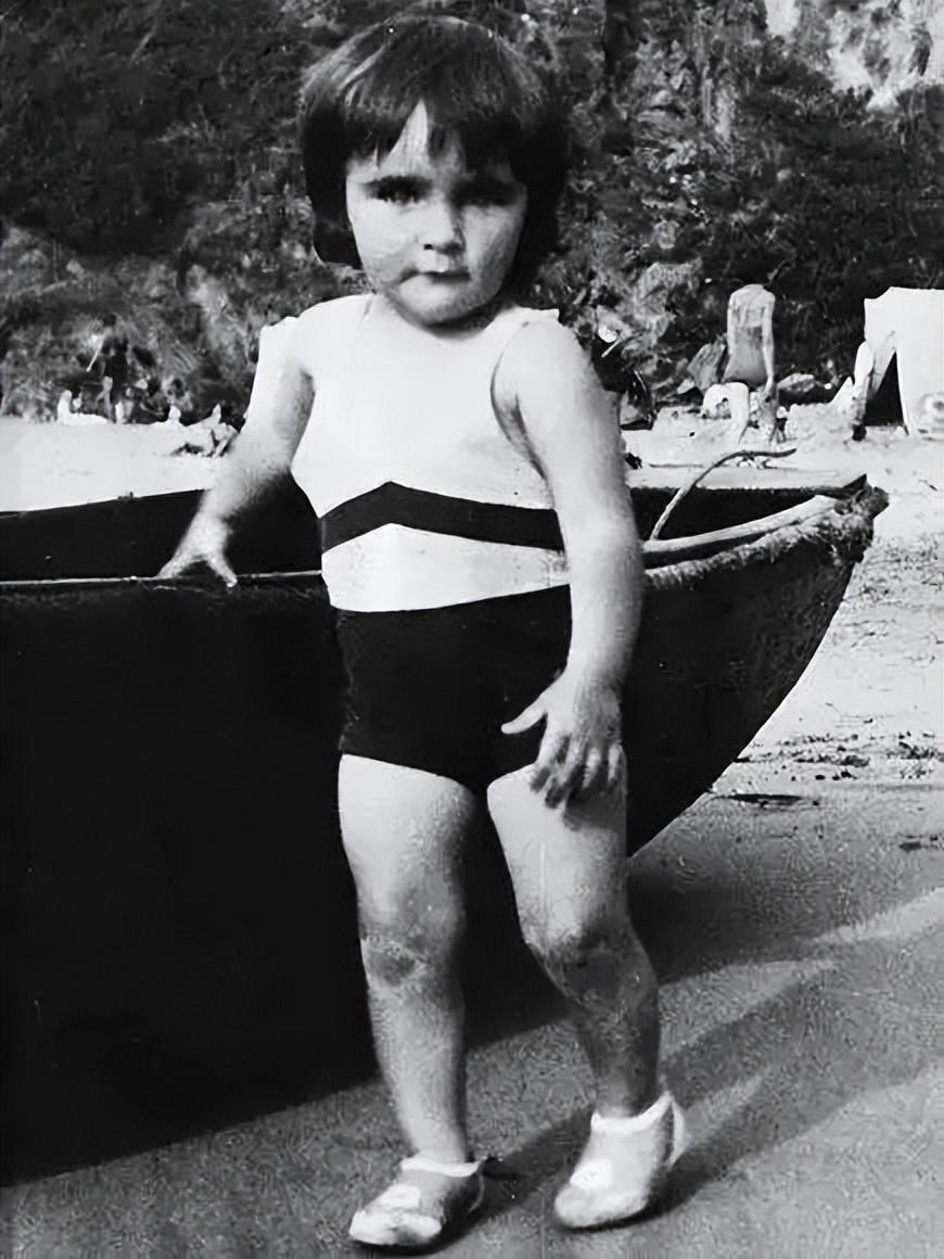 伊丽莎白泰勒的一生简介(伊丽莎白泰勒结了多少次婚)