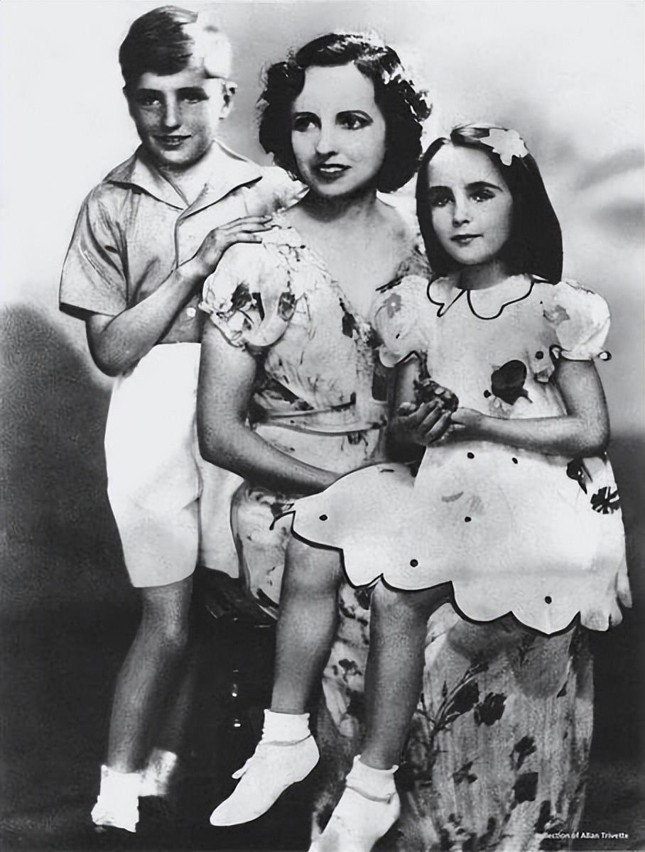 伊丽莎白泰勒的一生简介(伊丽莎白泰勒结了多少次婚)