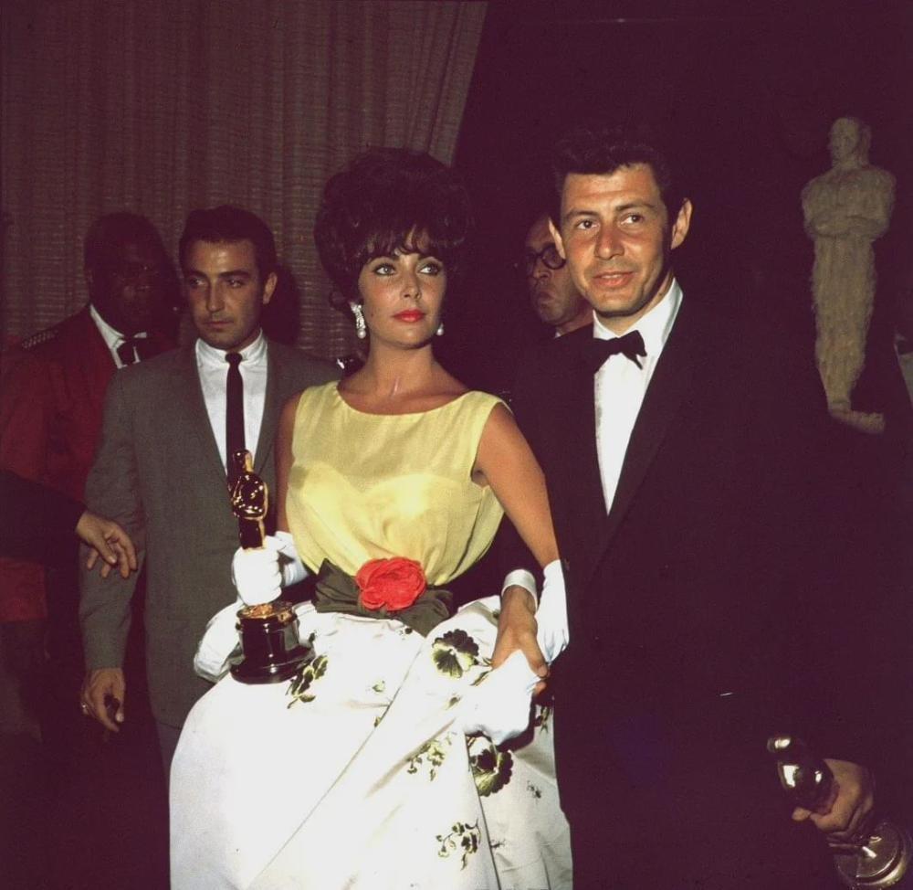 伊丽莎白泰勒的一生简介(伊丽莎白泰勒结了多少次婚)