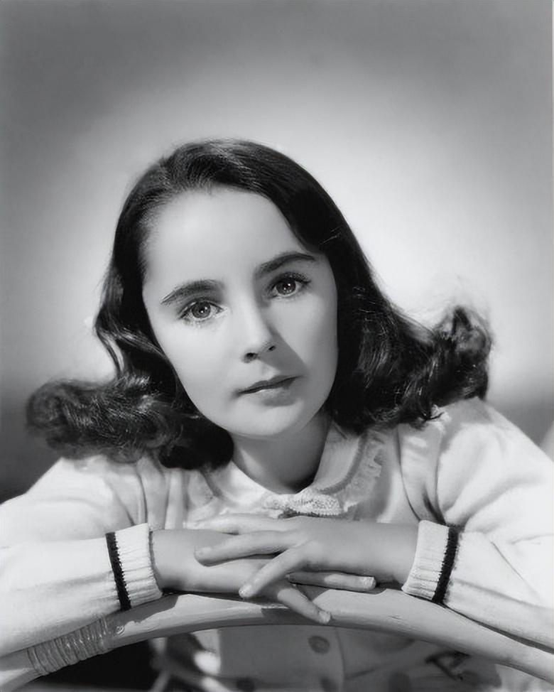 伊丽莎白泰勒的一生简介(伊丽莎白泰勒结了多少次婚)