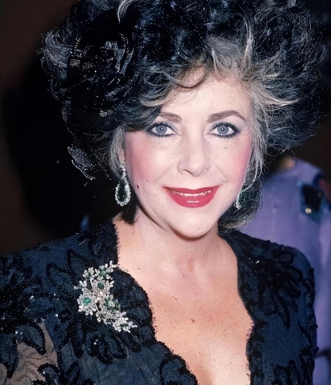 伊丽莎白泰勒的一生简介(伊丽莎白泰勒结了多少次婚)