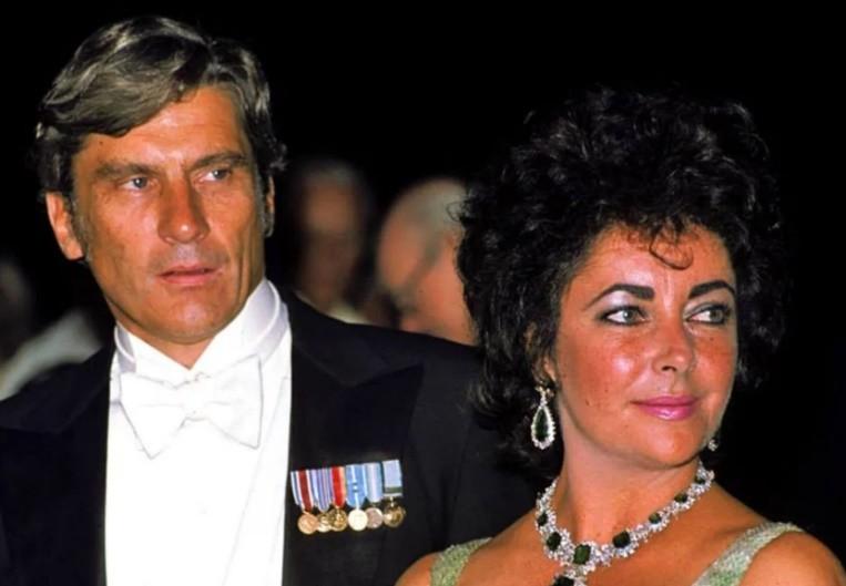 伊丽莎白泰勒的一生简介(伊丽莎白泰勒结了多少次婚)