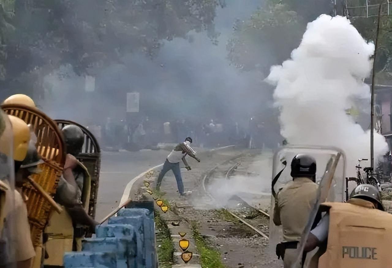 尼泊尔地理位置(尼泊尔是印度的吗)