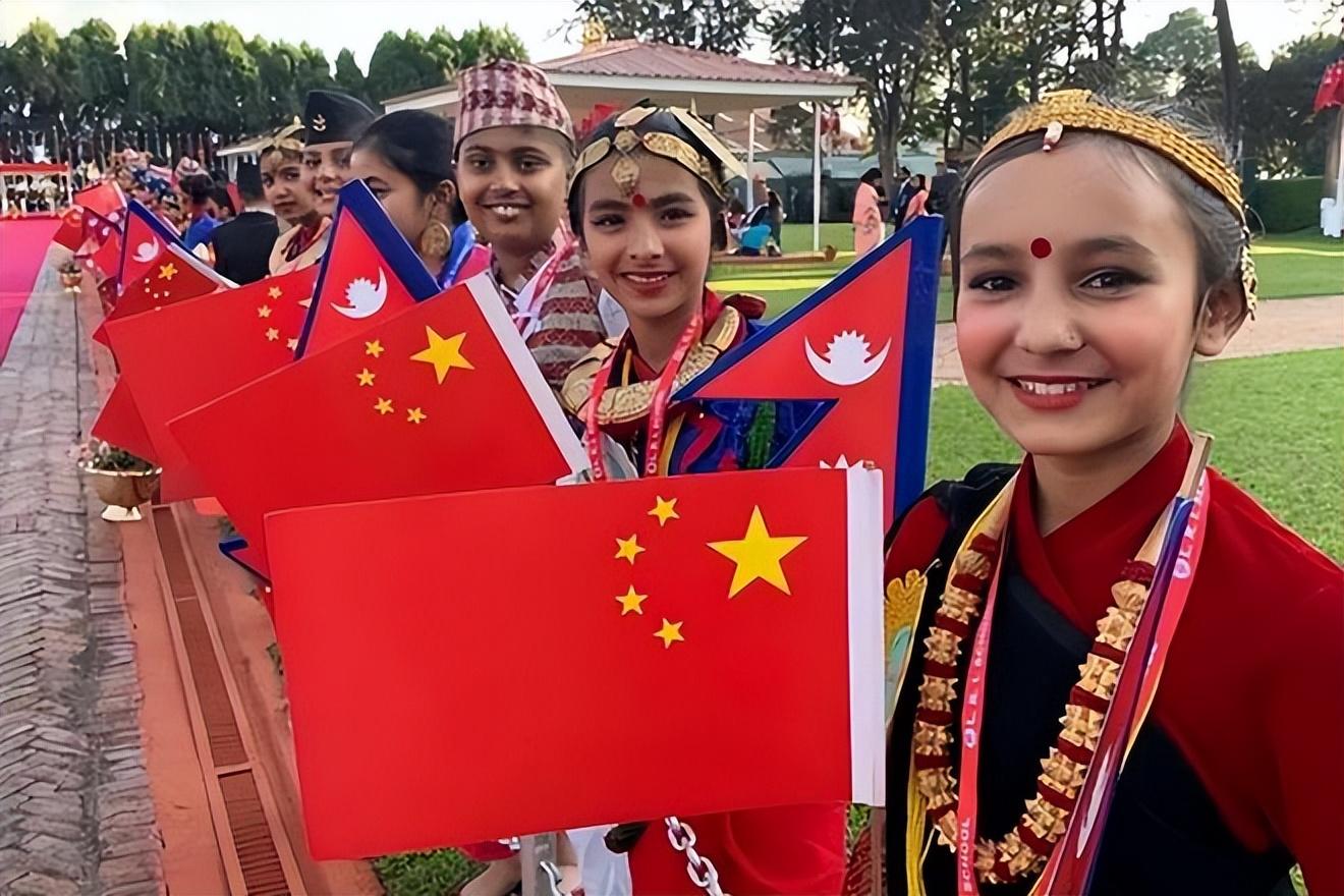 尼泊尔地理位置(尼泊尔是印度的吗)