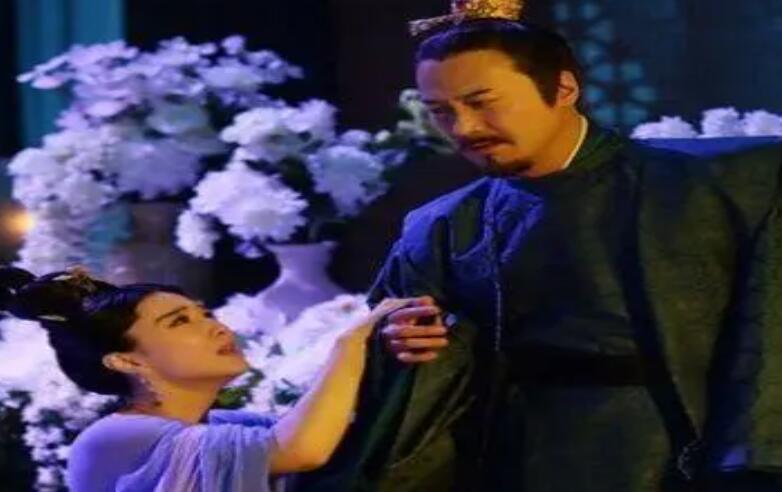 李瑁为什么把杨玉环让给李隆基，李瑁和李隆基的关系