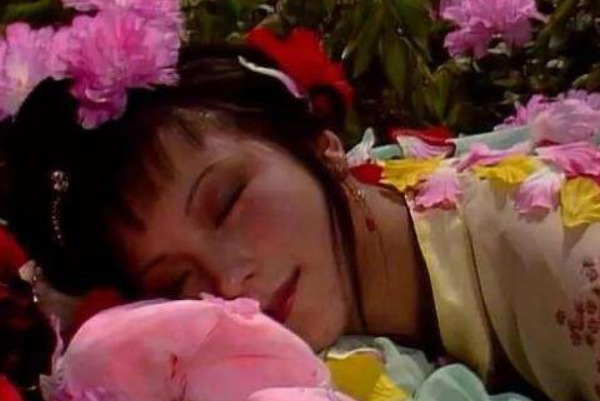 红楼梦的史湘云为什么成了官妓：夫君早亡(家族败落)