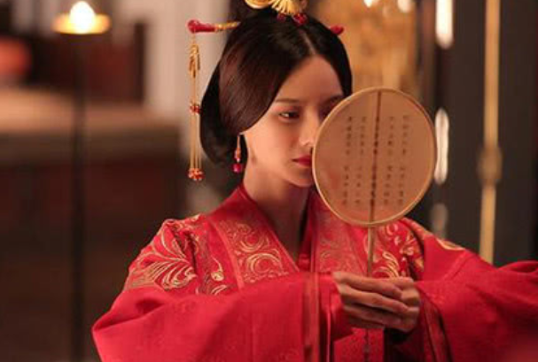 为什么说甄宓是洛神：(因为曹植的《洛神赋》而被误认)