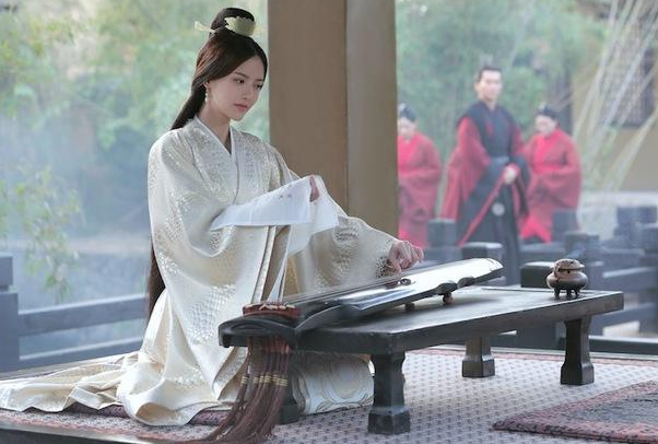 为什么说甄宓是洛神：(因为曹植的《洛神赋》而被误认)