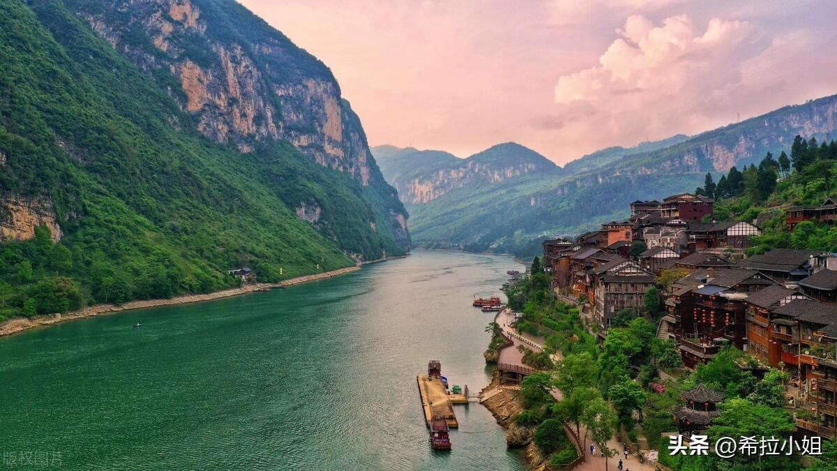 重庆周边好玩的旅游景点推荐(重庆周边有什么好玩的地方景点)