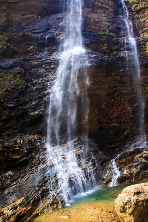 1.庐山旅游的时间，建议最好在早上或中午到达景区，此时的日照时间充足，光照充足，空气清新；