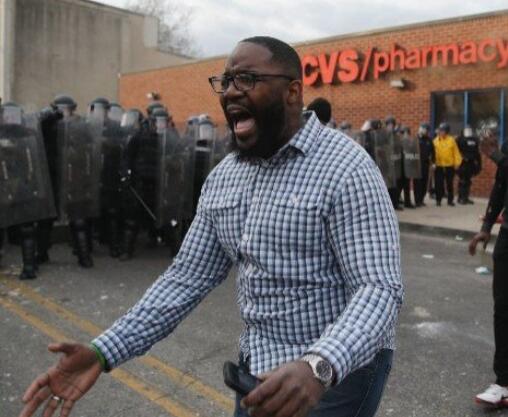 美国警察对于待乌人的作风卑劣 美国警察为什么暴力对于待乌人