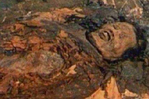 辛追为什么那么吓人?瞅瞅辛追刚刚出土时图片便了解了