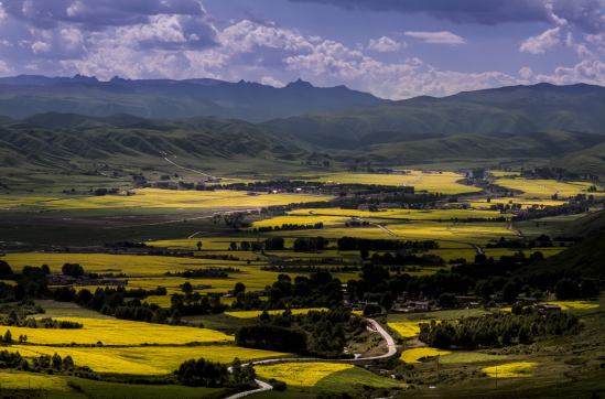 第五天：新都桥+成都第二机场-日喀则古城（红石公园)-映秀；