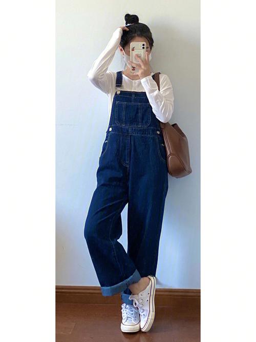 背带裤怎么穿(背带裤的穿搭方法)