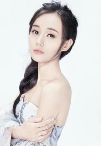 ​李一桐整容前后照片（李一桐被曝整容改名改年纪）