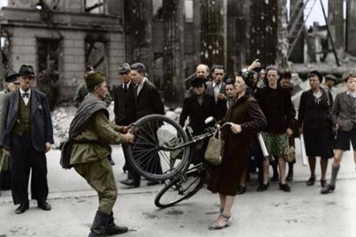 二战结束后欧洲各国是怎么报复德国的?