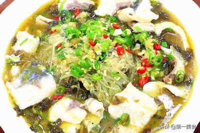 ​酸菜鱼如何做？牢记3点，鱼片嫩滑不碎汤鲜无比