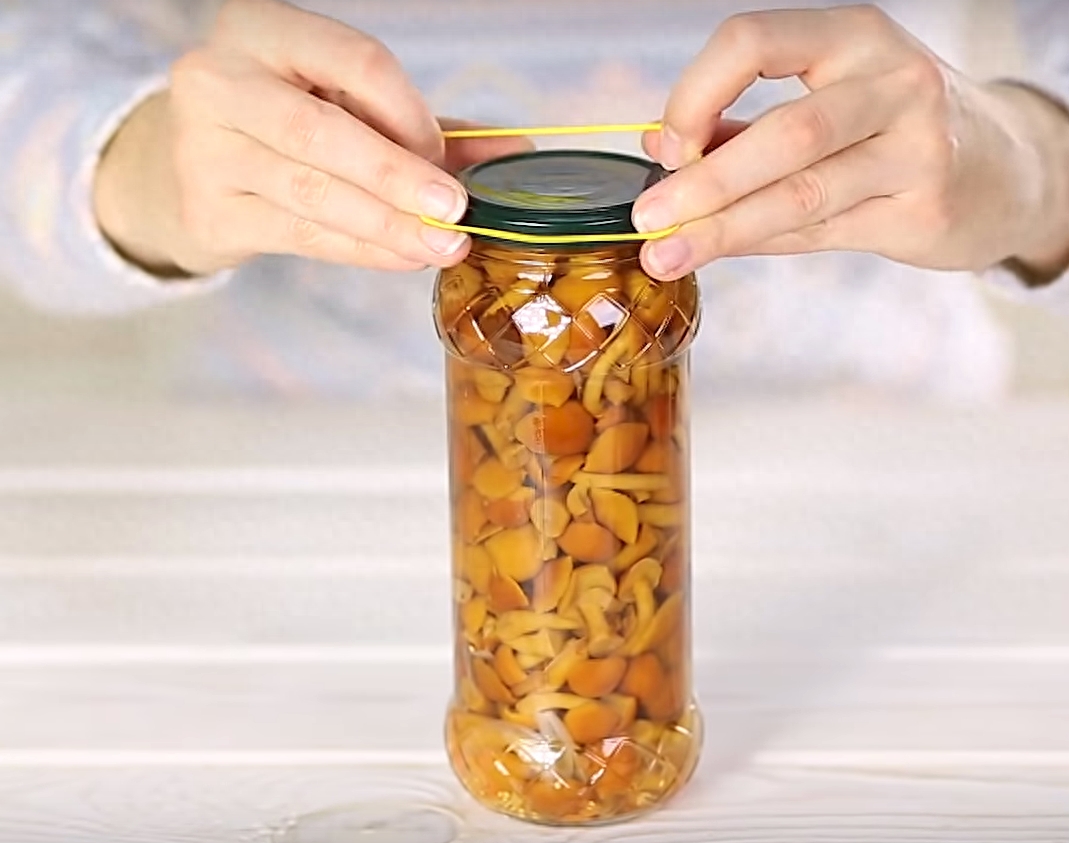 超实用的拧瓶盖小技巧，收藏好总会用到的