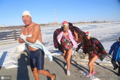 ​高血压能冬泳吗 一次冬泳诱发的脑出血，王大夫提醒高血压患者万不可冬泳
