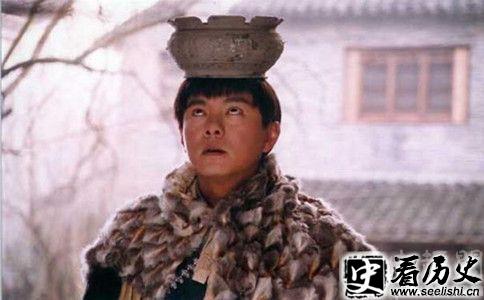 电视剧中沈万三与聚宝盆形象