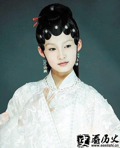 新《红楼梦》薛宝钗剧照