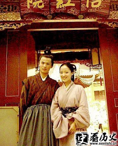 影视剧中贾芸和小红的形象