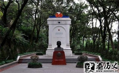 ​库里申科的守陵人原是一对普通母子