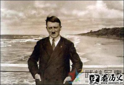 ​希特勒郁郁不得志：曾一度靠卖画度日