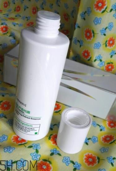 瓷肌芦荟纯露是爽肤水吗?瓷肌芦荟纯露是乳液吗? 瓷肌芦荟纯露是爽肤水吗?瓷肌芦荟纯露是乳液吗?