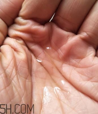 瓷肌芦荟纯露是爽肤水吗?瓷肌芦荟纯露是乳液吗? 瓷肌芦荟纯露是爽肤水吗?瓷肌芦荟纯露是乳液吗?