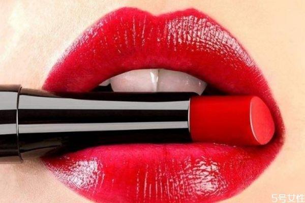 缎光口红和哑光的区别 缎光口红是滋润的吗 缎光口红和哑光的区别 缎光口红是滋润的吗
