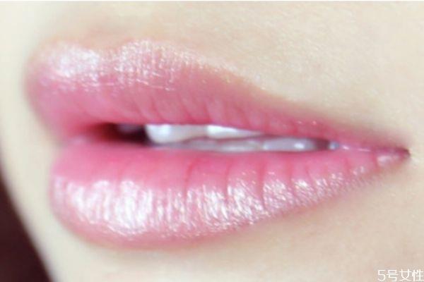 缎光口红和哑光的区别 缎光口红是滋润的吗 缎光口红和哑光的区别 缎光口红是滋润的吗
