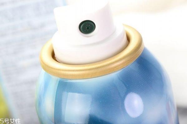 喷雾和水乳的使用顺序 喷雾的正确使用顺序 喷雾和水乳的使用顺序 喷雾的正确使用顺序