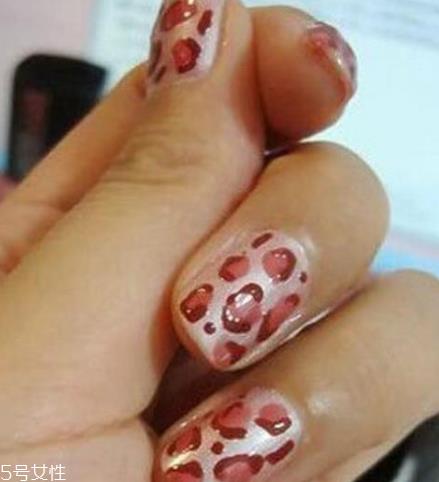 豹纹美甲怎么画好看?不到一分钱画出性感美甲 豹纹美甲怎么画好看?不到一分钱画出性感美甲