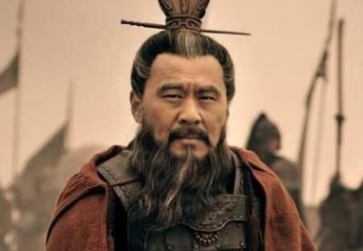 ​曹操的妻子中，有哪几位是他抢来的？她们本来是谁的妻子？