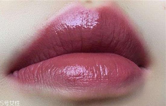 蜜桃色口红适合什么人 蜜桃色口红推荐